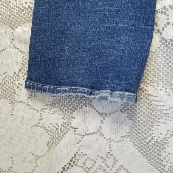 DKNY Low Rise Bootcut Medium Wash Jeans Size 11R - Picture 4 of 12